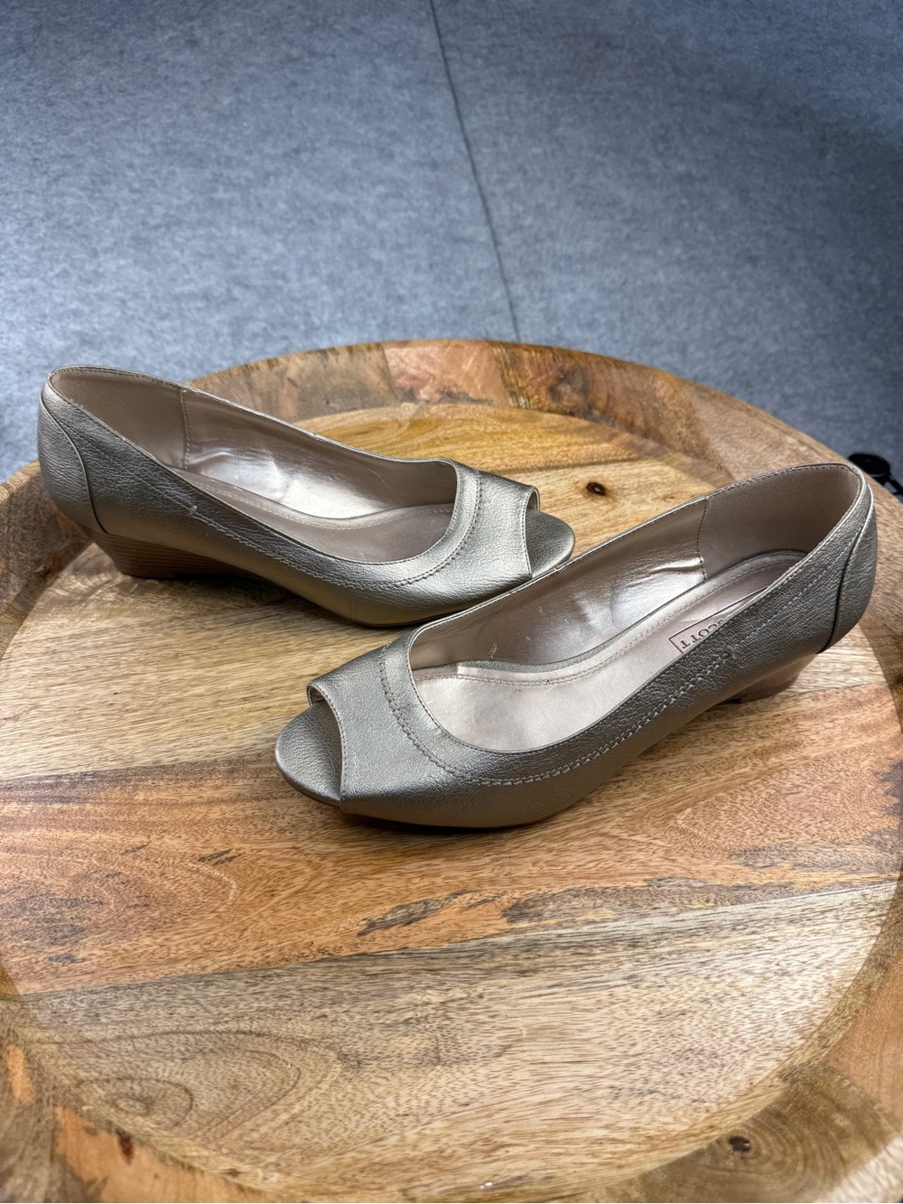 Laura Scott Metallic Peep Toe Wedges 9.5M | RSVP in Silver | Lollie Closet